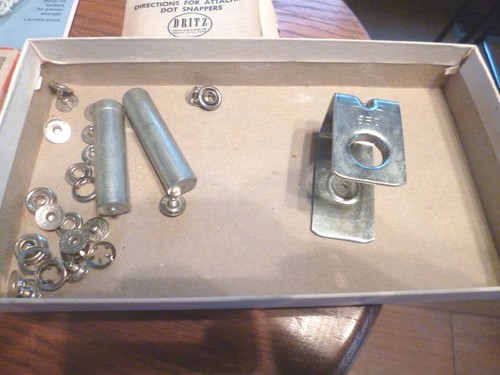 Vintage Dritz Dot Snappers Kit Original Box w/instructions & Scoville Fasteners - Picture 2 of 6