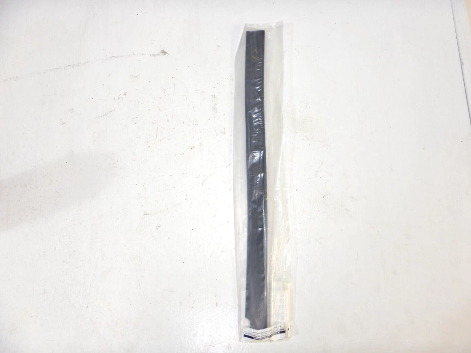 OMIX Jeep Cherokee XJ 84-96 Front Driver Glass Inner Weather Strip 12303.67 New Foto 2 de 4