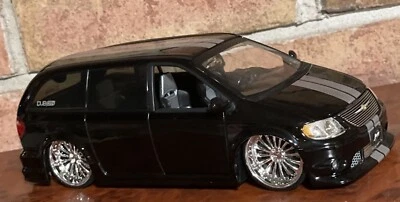 Preços baixos em Jada Toys Chrysler 1:24 Veículos de brinquedo e