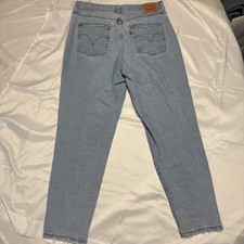 Levi's Wedgie Straight Ankle Women's Jeans in a light wash Size 32