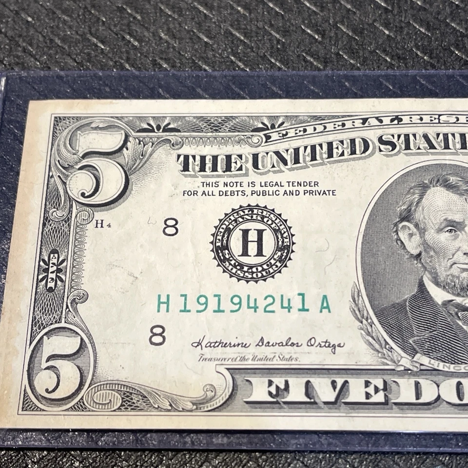 1981 A $5 Dollar Bill, Federal Reserve NOTE / H19194241A / St. Louis Missouri - Image 4 of 4