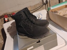BRAND NEW mens black timberland boots 6  comes with original box Size 9