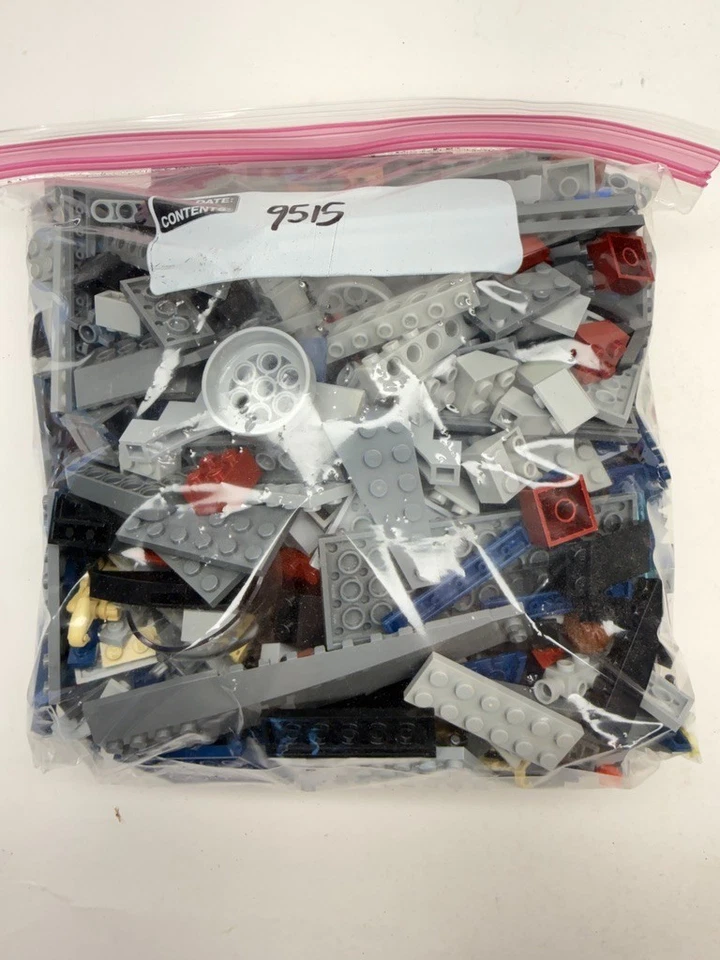 LEGO 9515 Star Wars The Clone Wars: Malevolence 100% Complete w/ Minifigs Manual - Image 4 of 4