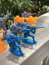 LOD Enterprises Plastic Figure Set LOD081 THE ALIENS (ANOTHER PLAN 2) ORANGE