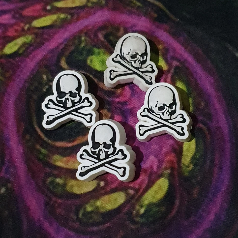 Zapato Jibbitz Mastermind x Crocs Collab Edición Limitada Blanco/Negro Huesos Cruzados... Foto 4 de 4