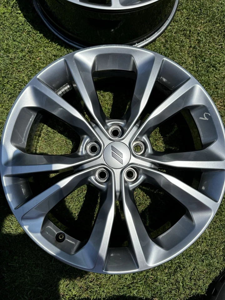 Dodge Charger Sxt 2021 llantas de despegue y tuercas  Foto 3 de 4