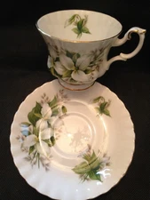 Royal Albert English Bone China Cup & Saucer "Trillium" White Flowers! Beautiful