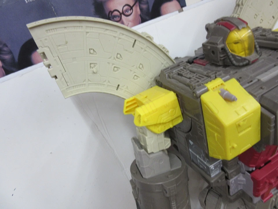 Transformers Generations Titan WFC-529 Omega Supreme figura robot Foto 3 de 4