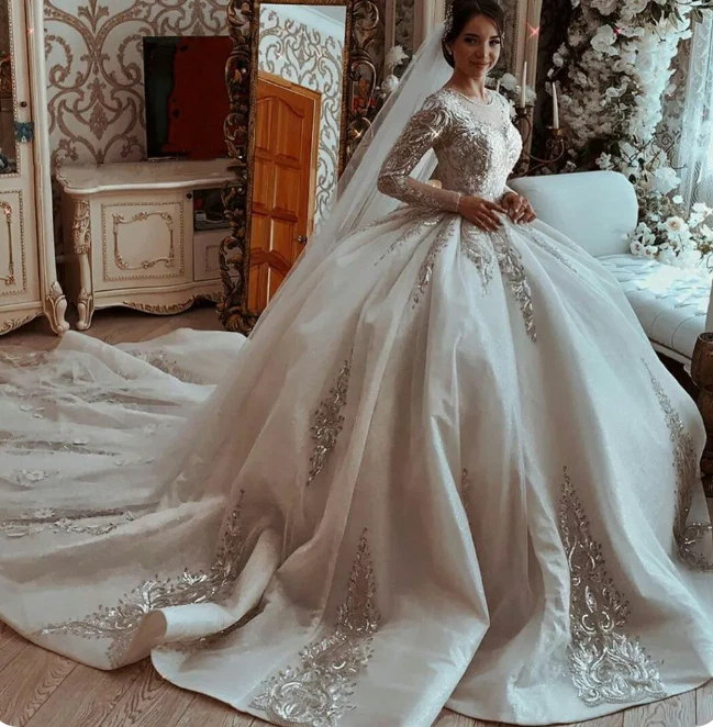 Luxurious Long Sleeves Ball Gown Wedding Dresses Princess Lace Appliques O-Neck - Image 3 of 4