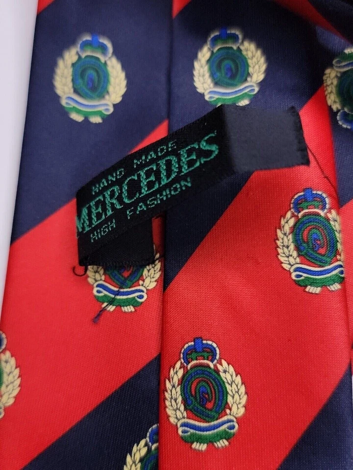 Corbata formal Mercedes para hombre 59"Lx3,75"W roja/azul marino Foto 3 de 4