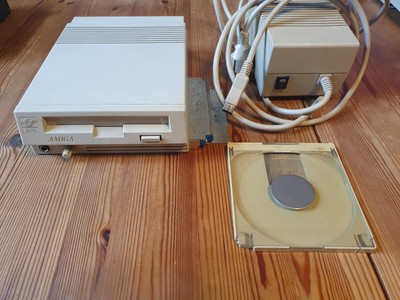 Commodore Amiga A570 CD-Rom Laufwerk für den Amiga 500.RAR