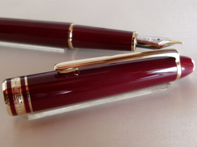 Montblanc Meisterstuck Classique 144 Fountain Pen Burgundy GT 18K