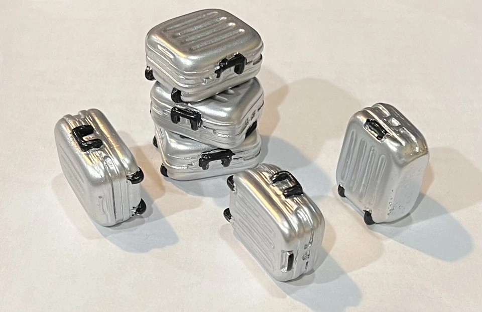 Набор серебристых/черных чемоданов 6 шт. «алюминиевый» стиль масштаб 1:24 диорама в масштабе G - Изображение 2 из 2