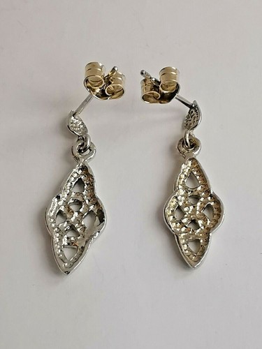 PENDIENTES COLGANTES NUDO CELTA ORO BLANCO 9ct 375 tachuelas traseras mariposa 8x25mm 2,4g - Imagen 8 de 12