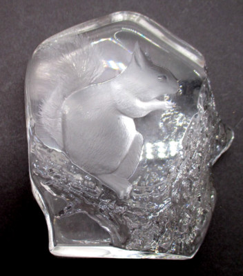 Mats Jonasson Lead Crystal Squirrel Paperweight Signed Reverse Etch Sweden 4''