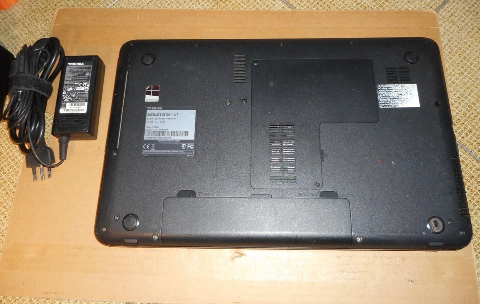 Toshiba Satellite C870 - 11T  Schermo 17,3" - AMD E1-1200 + 8Gb Ram + 640Gb HDD - Immagine 4 di 4