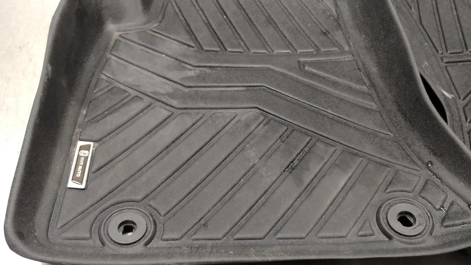 Alfombrillas de goma delanteras y traseras automáticas Dodge Challenger VHT 2011-2023 Foto 3 de 4