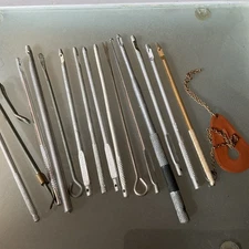 COLLECTION OF OLD FISHING DISGORGERS / HOOK REMOVERS.