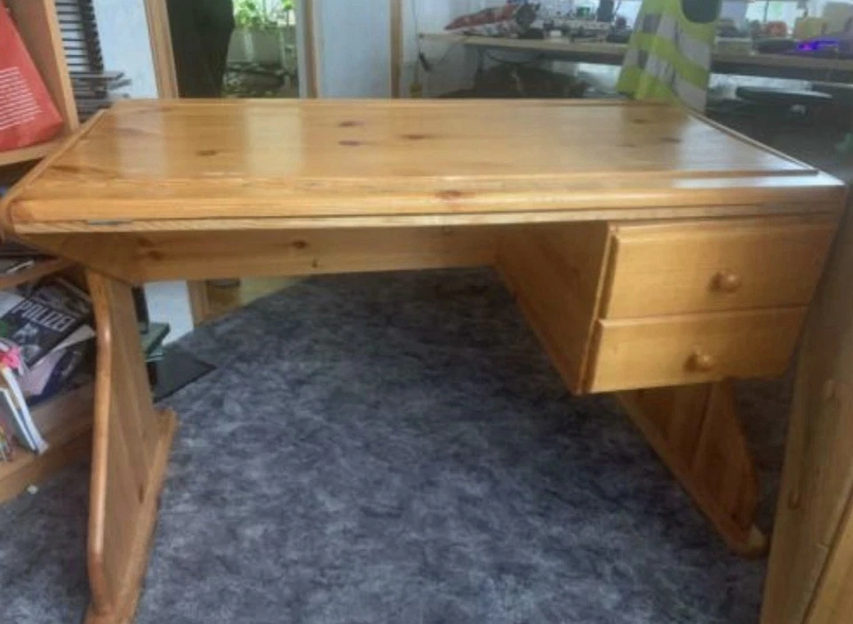 Höhenverstellbarer Schreib- bzw. Zeichentisch (Massive Buche)