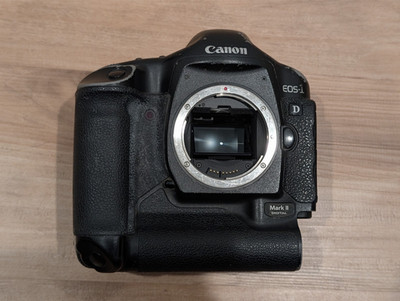 AS-IS - READ - Canon 1D Mark II  8.2mp Camera Body Only