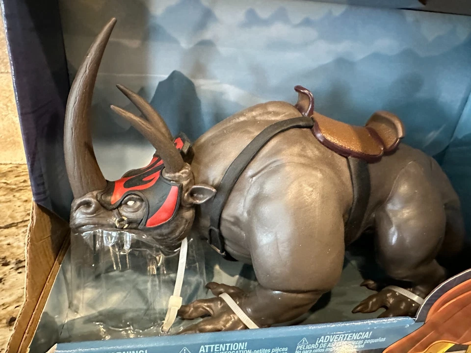Avatar The Last Airbender Fire Nation Komodo Rhino Nuevo Foto 2 de 4