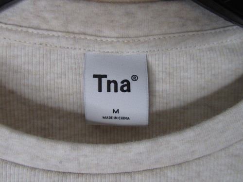Women Aritzia TNA Long Sleeve Tee Size Medium Beige T-Shirt - Picture 4 of 6