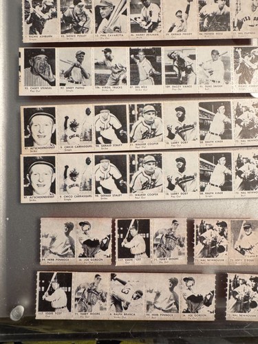 (118) LOT 1952 R423 includes 3 complete, & several partial, strips - Picture 4 of 5