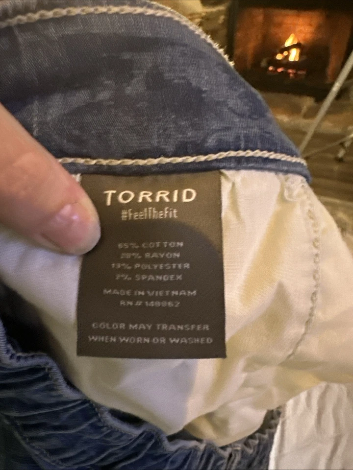 Pantalones cortos de mezclilla Torrid para mujer talla 3 con cordón Foto 4 de 4