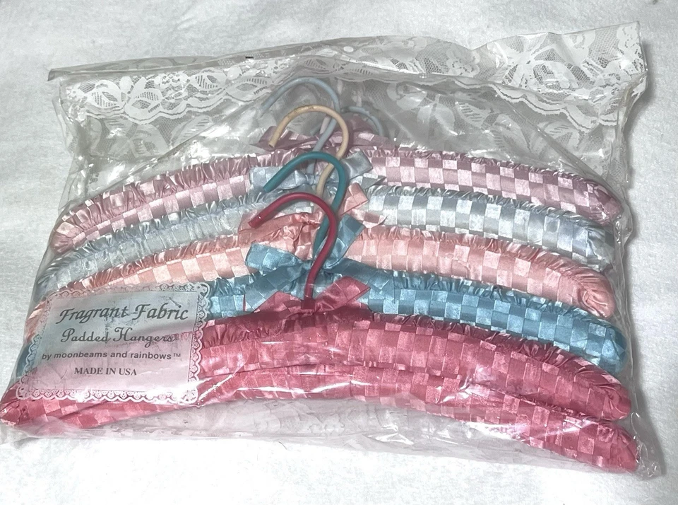 Vintage Satin Regenbogen 10 Stück Duft Stoff gepolsterte Kleiderbügel 15" NEU versiegelt Neu aus altem Lagerbestand