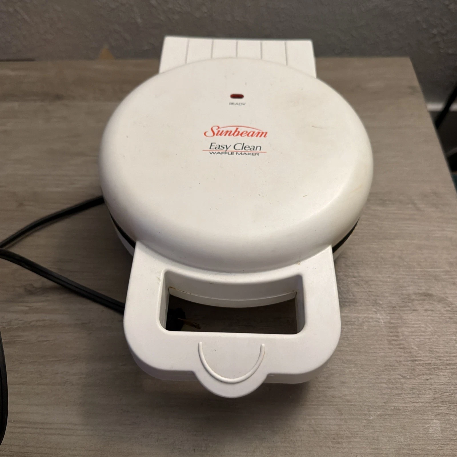 Sunbeam 3856 Original Waffle Maker Non-Stick, Easy Clean, Indicator Light, Round
Opens in a new wind