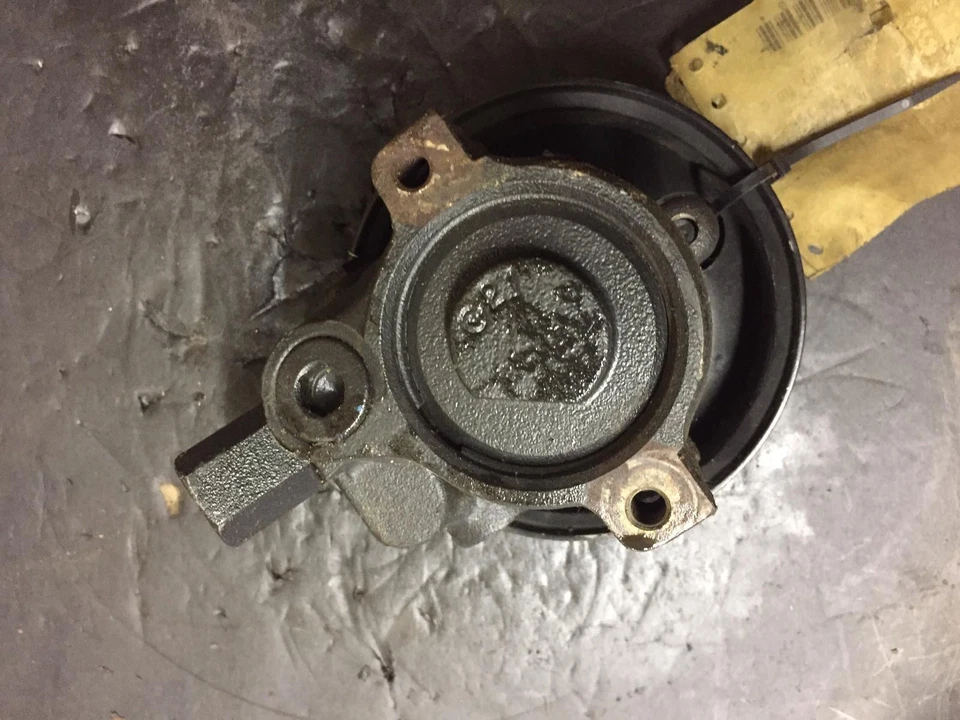 Bomba de dirección asistida usada se adapta a: Mercury Mystique 1996 4 cilindros grado A Foto 2 de 3