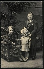 Schaefer's fairytale town of Lilliput, Lilliputian family, postcard