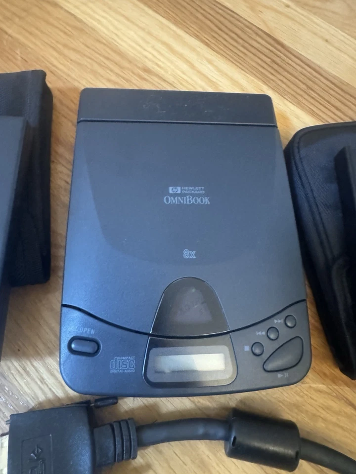 HP F1197A OmniBook 800 Series Docking Station W/ F1197A 8x CD-ROOM Drive - Image 2 of 4