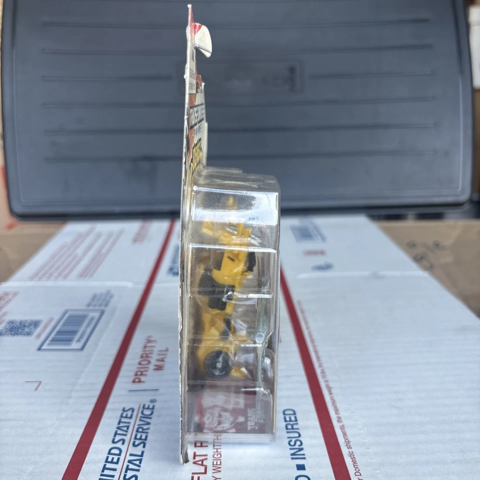 TRANSFORMERS PRIME BEAST HUNTERS LEGION CLASS BUMBLEBEE INTELLIGENCE SPECIALIST - Image 3 of 4