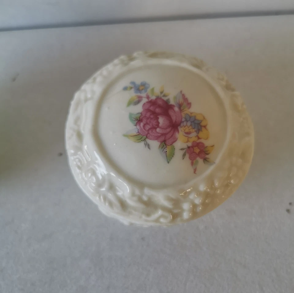 Lot 2 Anciennes Bonbonnières / Pilulier En Porcelaine - Photo 3/4