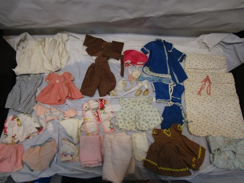 Vintage 1950s American Character Tiny Tears Doll with clothing and suitcase - Picture 7 of 10