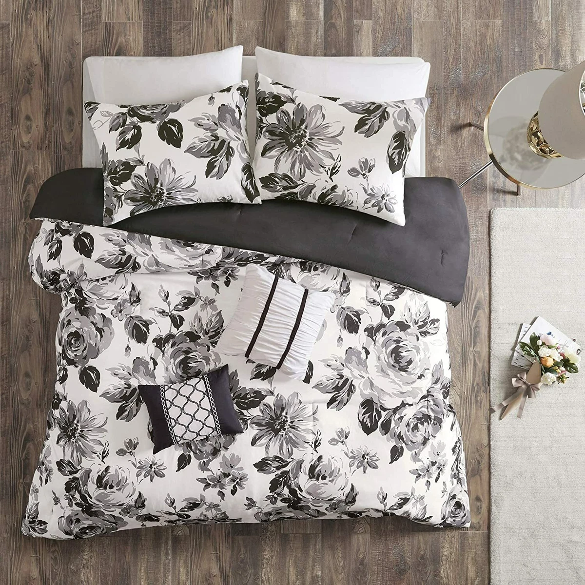 Black and white comforter set top