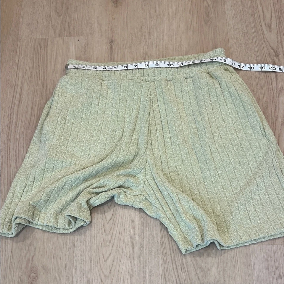 Pantalones cortos verdes talla grande de Zara Foto 4 de 4