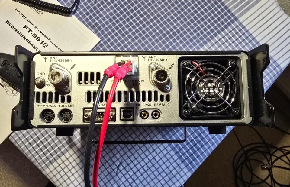 YAESU FT 991A  KW/VHF/UHF - Transceiver Allmode - DL-Modell mit Tragegriffen - Bild 2 von 4