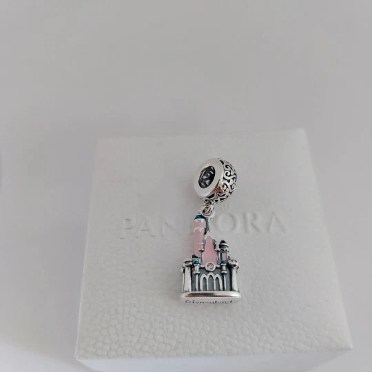 Autêntico Berloque Esmaltado Rosa Disneyland Resort por Pandora + Caixa #43 - Imagem 2 de 4