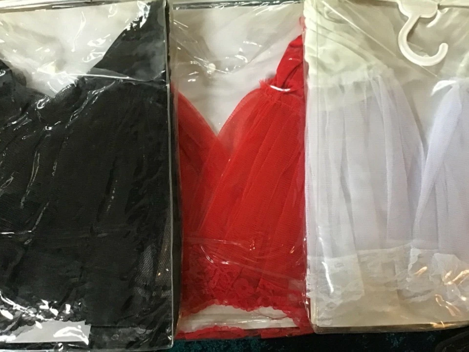 Enagua con ribete de encaje ¡POR MOMENTOS ELEGANTES! Tallas MD & XL Colores Negro, Blanco, Rojo Foto 3 de 4