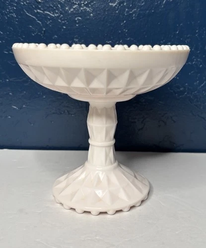 VTG Jeannette Shell Pink Milk Glass Windsor Footed Pedestal Compote Candy Dish