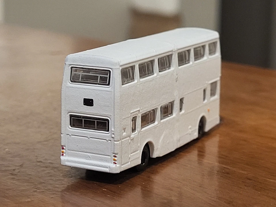 N Scale (1/150) Hong Kong KMB MCW Metrobus MKII Double Decker Bus - Code 3 - Image 3 of 3