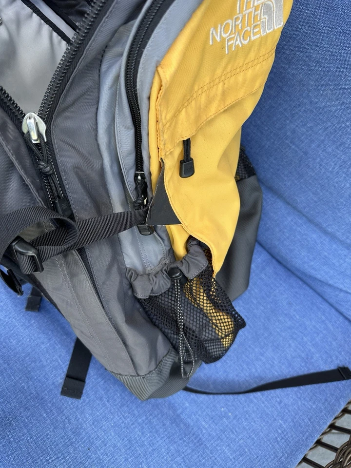 Mochila Yavapai vintage The North Face oro amarillo Foto 4 de 4