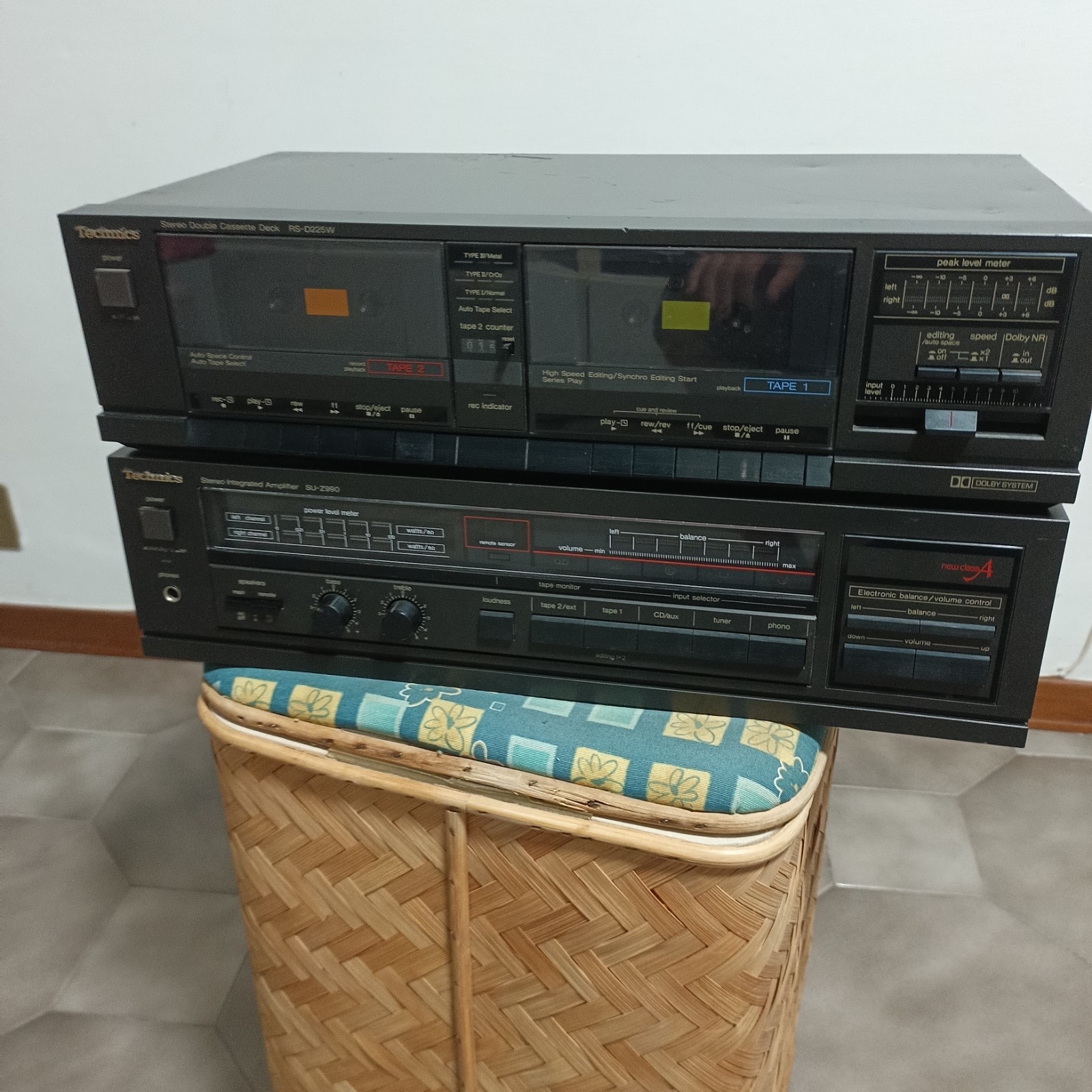 Lotto Stereo Technics Vintage: Amplificatore SU-Z990 + Piastra RS-D225W