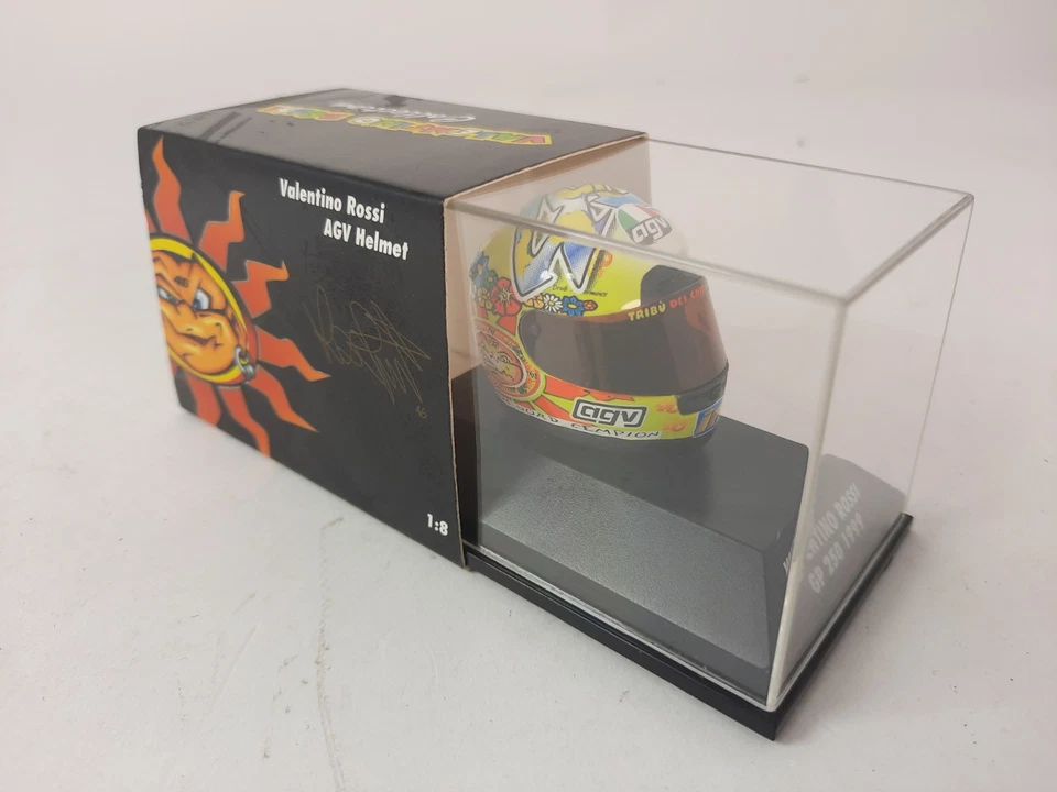 Minichamps Valentino Rossi AGV Helmet 250 Aprilia 1999 1/8 397990046 - Immagine 2 di 3