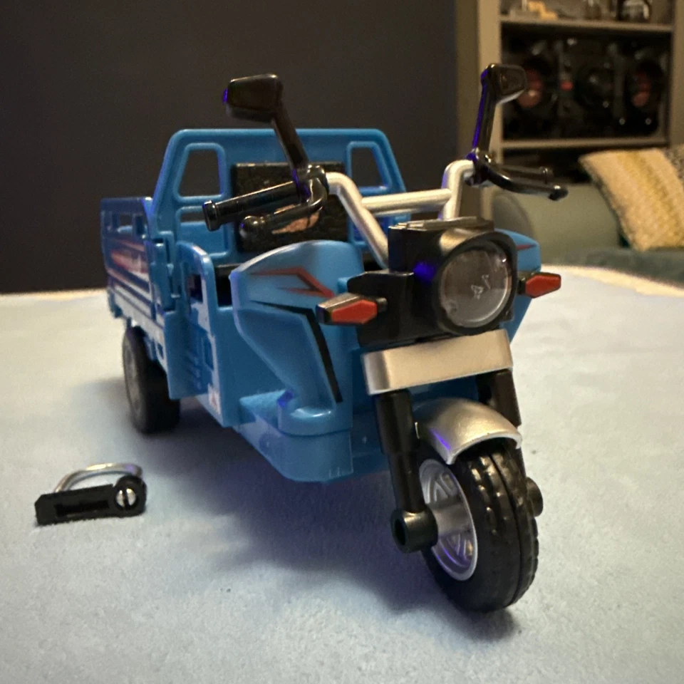 Plastic Three Wheeled Motorcycle Cart. 1:15 Scale. Lights & Sounds. Blue. M/B. - Image 4 of 4