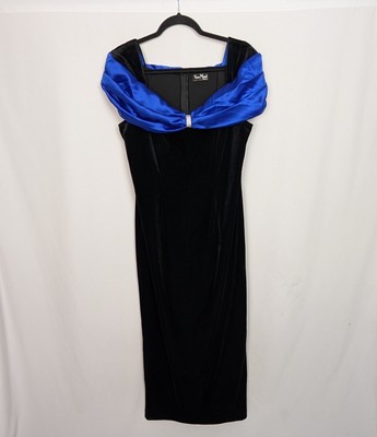 Vera Mont France sz. 12/44 Vintage Evening Dress Medusa Maxi Gown Velvet Black