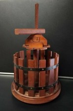 Ancien pressoir fruits vin décoration bar