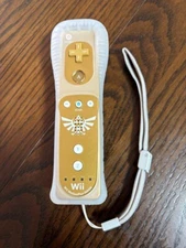 Gold Wii Remote ZELDA SKYWARD SWORD Special Edition Controller